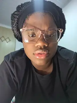 YourLiaa  online show from 03/31/26, 04:24