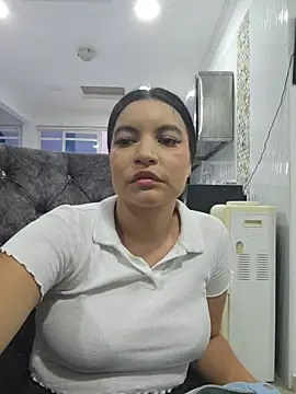 Pretty Julieta online show from 04/07/26, 10:31