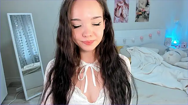 Snapshot of Milly_Lane chatting on 03/31/26, 03:19 Milly Lane online show from 03/31/26, 03:19