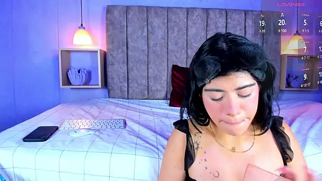 Zoe Axel1 online show from 04/18/26, 07:58