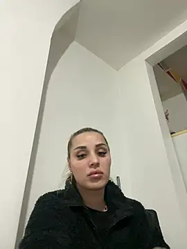 Giullyaxxx online show from 03/11/26, 10:16