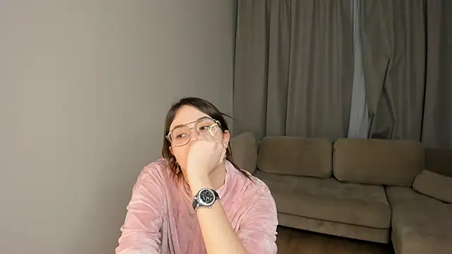 LareeGuzzo online show from 03/18/26, 07:39