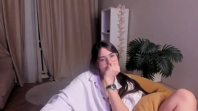 LareeGuzzo online show from 04/08/26, 01:05
