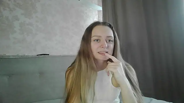Snapshot of MysticGlimmer chatting on 04/27/26, 08:12 MysticGlimmer online show from 04/27/26, 08:12