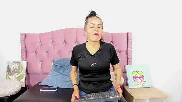 Liz Grettel online show from 04/01/26, 07:00