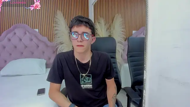 TylerCross  online show from 04/20/26, 08:32