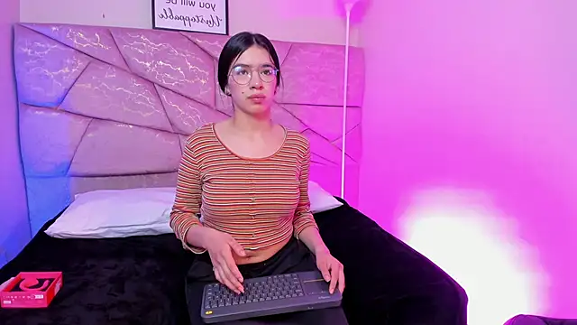 Snapshot of Amara_Velle chatting on 05/29/26, 12:58 Amara Velle online show from 05/29/26, 12:58