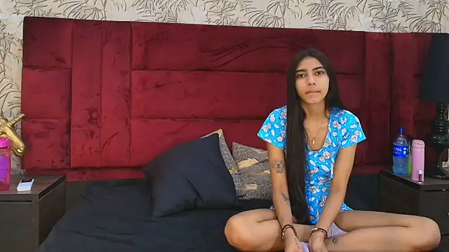 Snapshot of strawberrymia68_ chatting on 06/06/26, 11:37 strawberrymia68 online show from 06/06/26, 11:37