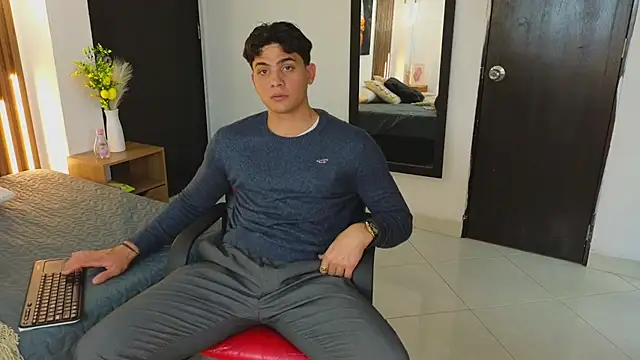 MrAdonis  online show from 04/15/26, 07:58