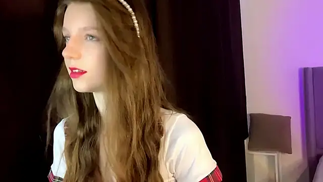 Snapshot of Kissme_Kira chatting on 03/08/26, 08:23 Kissme Kira online show from 03/08/26, 08:23