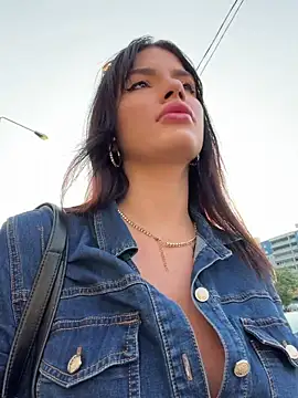 Snapshot of RaniaSnow chatting on 07/19/26, 04:05 RaniaSnow online show from 07/19/26, 04:05