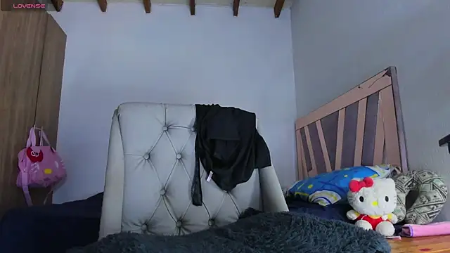 SkyeGabbyRose online show from 05/05/26, 09:28