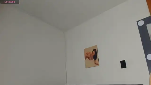 AnthonellaSweet  online show from 04/23/26, 04:03