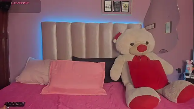 nikkita dragon  online show from 04/18/26, 08:20