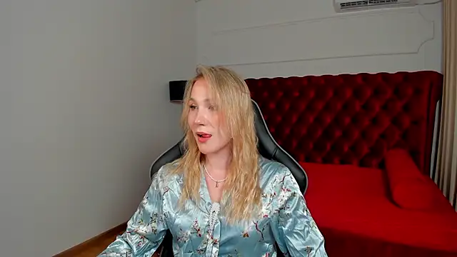 Snapshot of ElaraVoltage chatting on 07/17/26, 05:07 ElaraVoltage online show from 07/17/26, 05:07
