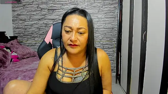 Snapshot of Milf_Julianna chatting on 05/13/26, 11:22 Milf Julianna online show from 05/13/26, 11:22