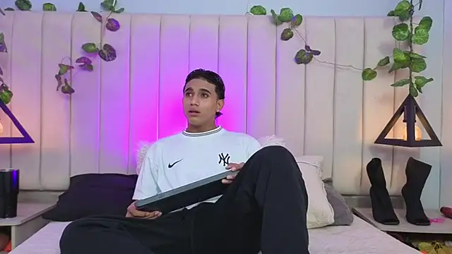 Morgan Bladee online show from 04/05/26, 06:05