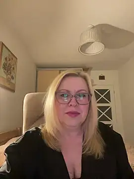 JanieLight53 online show from 04/24/26, 07:05