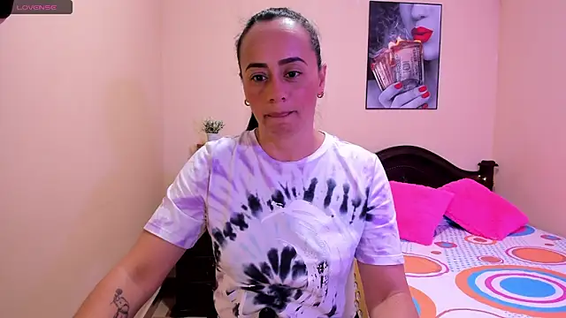Snapshot of sara_florez12 chatting on 05/14/26, 10:44 sara florez12 online show from 05/14/26, 10:44