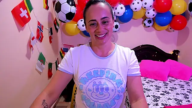 Snapshot of sara_florez12 chatting on 06/11/26, 11:36 sara florez12 online show from 06/11/26, 11:36