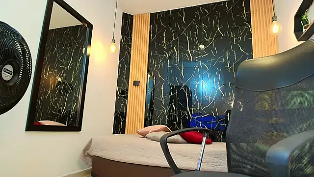 Snapshot of ValeriHot_1 chatting on 05/13/26, 02:53 ValeriHot 1 online show from 05/13/26, 02:53