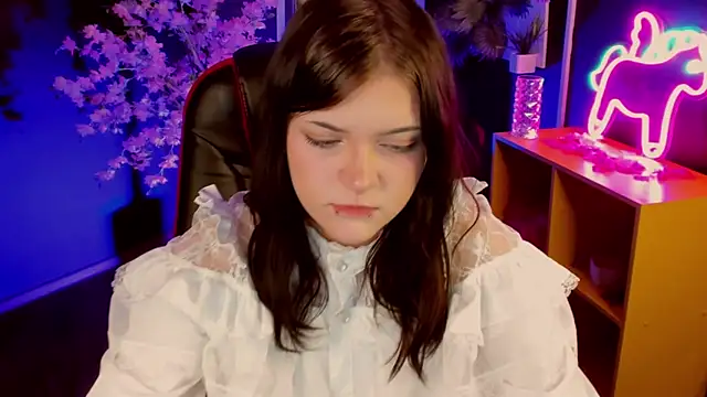 Snapshot of EsterTwilight chatting on 05/01/26, 10:53 EsterTwilight online show from 05/01/26, 10:53