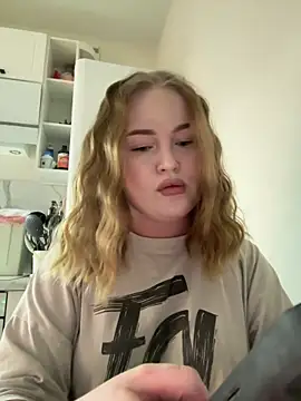 Snapshot of AuroraVale chatting on 03/15/26, 06:36 AuroraVale online show from 03/15/26, 06:36