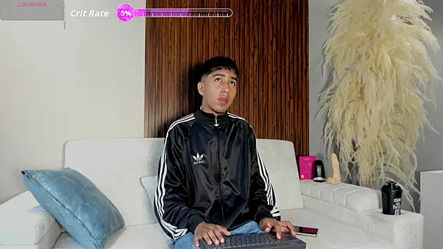 Snapshot of Ender_h0tt chatting on 06/08/26, 01:55 Ender h0tt online show from 06/08/26, 01:55