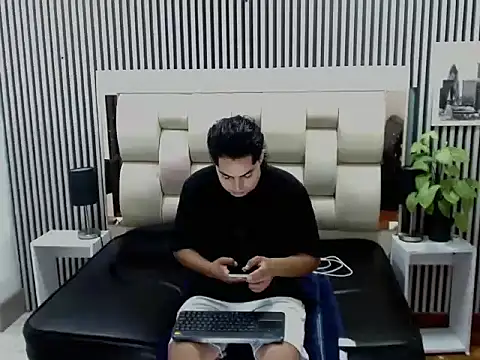 Snapshot of Alex_Wolft chatting on 05/04/26, 12:01 Alex Wolft online show from 05/04/26, 12:01
