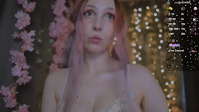 Snapshot of x__sexykitten666__x chatting on 07/11/26, 04:32 x sexykitten666 x online show from 07/11/26, 04:32