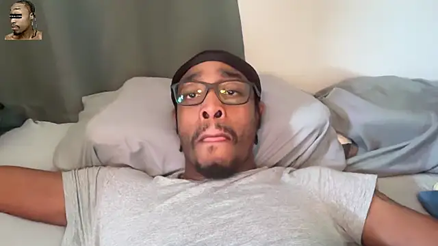 Snapshot of OneUp_Close chatting on 04/24/26, 08:44 OneUp Close online show from 04/24/26, 08:44