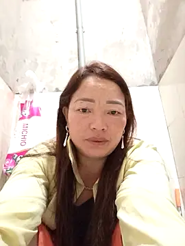 Yellow-pink online show from 04/16/26, 11:29