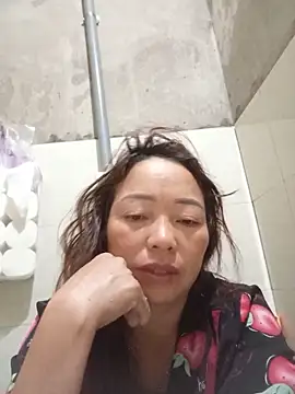 Yellow-pink online show from 06/09/26, 11:16