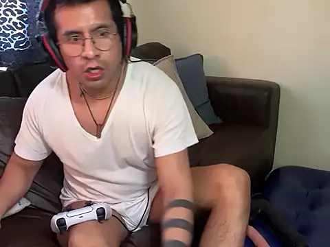 Snapshot of kinkygamerdavid chatting on 03/08/26, 02:32 kinkygamerdavid online show from 03/08/26, 02:32