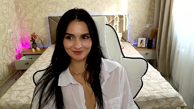 Snapshot of MilaaSweety chatting on 07/05/26, 04:19 MilaaSweety online show from 07/05/26, 04:19
