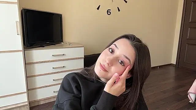 AdeleVelvet online show from 04/24/26, 10:28