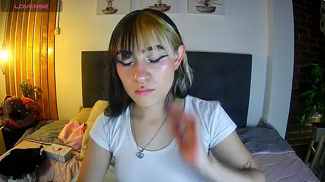 melodygirl2   online show from 04/14/26, 08:04