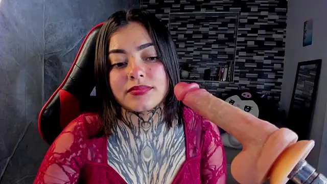 Snapshot of Sophiia_cherry chatting on 05/16/26, 07:45 Sophiia cherry online show from 05/16/26, 07:45
