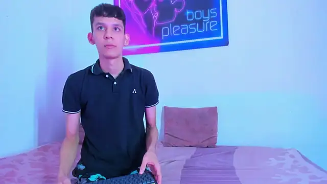 Desire Boys1 online show from 04/15/26, 11:16