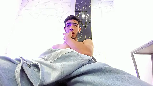 Valentin Lux online show from 04/06/26, 04:46