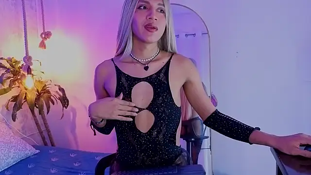 Snapshot of july_quinzel chatting on 06/11/26, 02:53 july quinzel online show from 06/11/26, 02:53