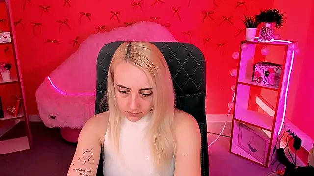 CarolMoor online show from 04/03/26, 09:07