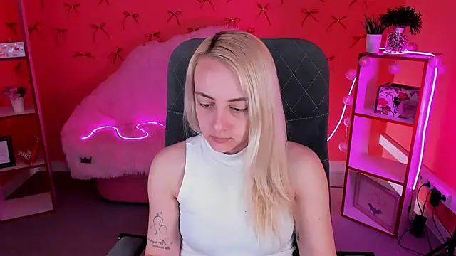 CarolMoor online show from 04/15/26, 09:16