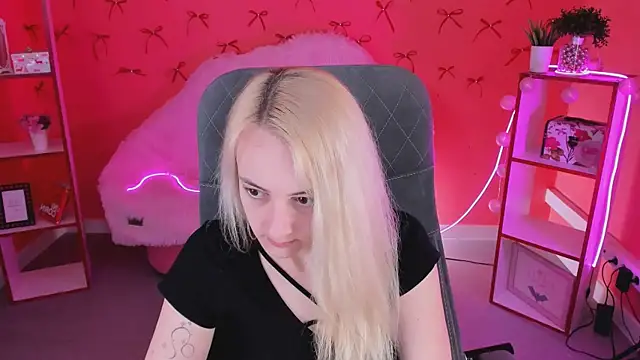 CarolMoor online show from 04/17/26, 09:12