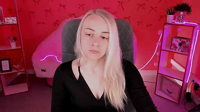 CarolMoor online show from 04/22/26, 09:11