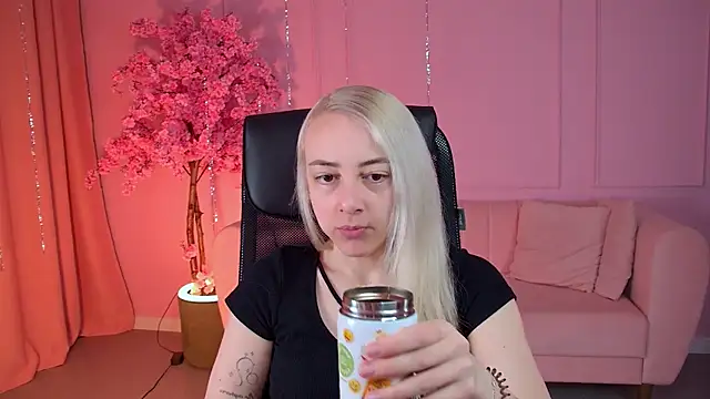 CarolMoor online show from 04/24/26, 09:12