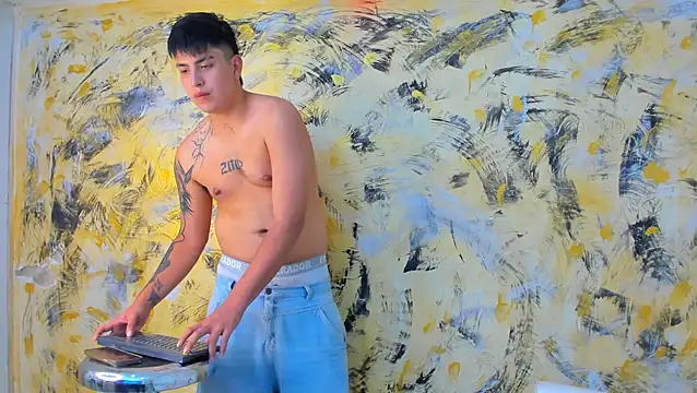 Snapshot of ThomasThundr chatting on 06/07/26, 03:32 ThomasThundr online show from 06/07/26, 03:32