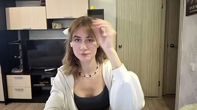 ElenoreHolguin online show from 04/08/26, 08:36