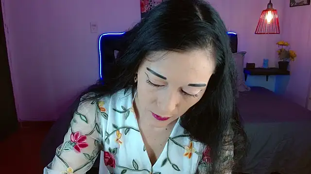 Snapshot of Mylu_xx chatting on 05/25/26, 01:39 Mylu xx online show from 05/25/26, 01:39
