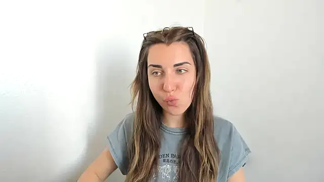 summmmersky1 online show from 04/11/26, 01:37